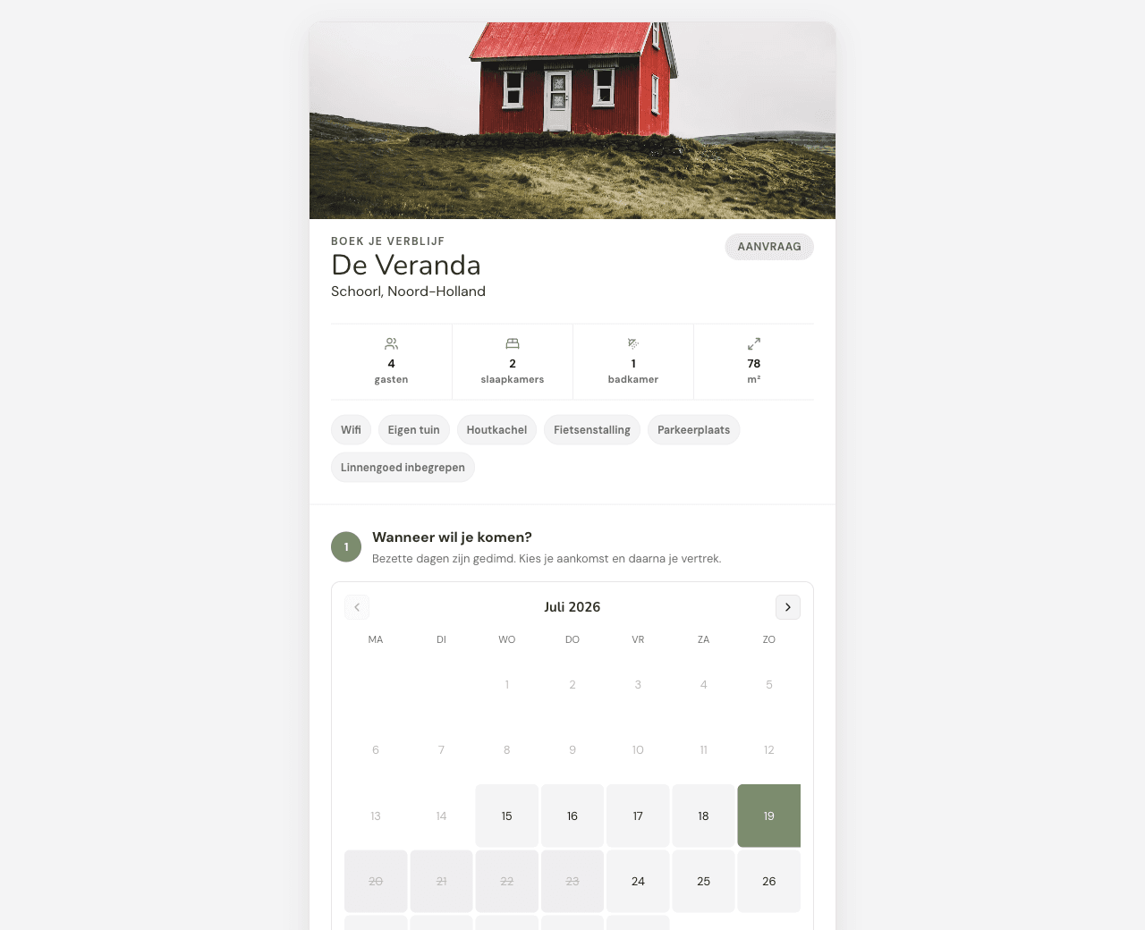 De boekingspagina van een vakantieobject met foto, gegevens en een beschikbaarheidskalender